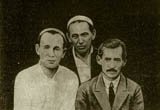 Мажит Гафури (справа) с Хабибуллой Ибрагимовым и Даутом Юлтыем в санатории им. А. П. Чехова в Башкирии. 1933 г.